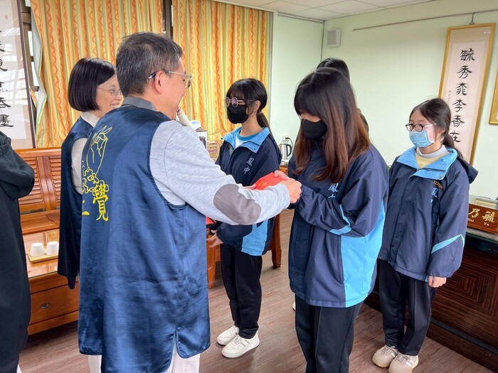 【向上向善，見證孩子的努力】感謝正覺教育基金會蒞臨本校頒發獎學金圖片